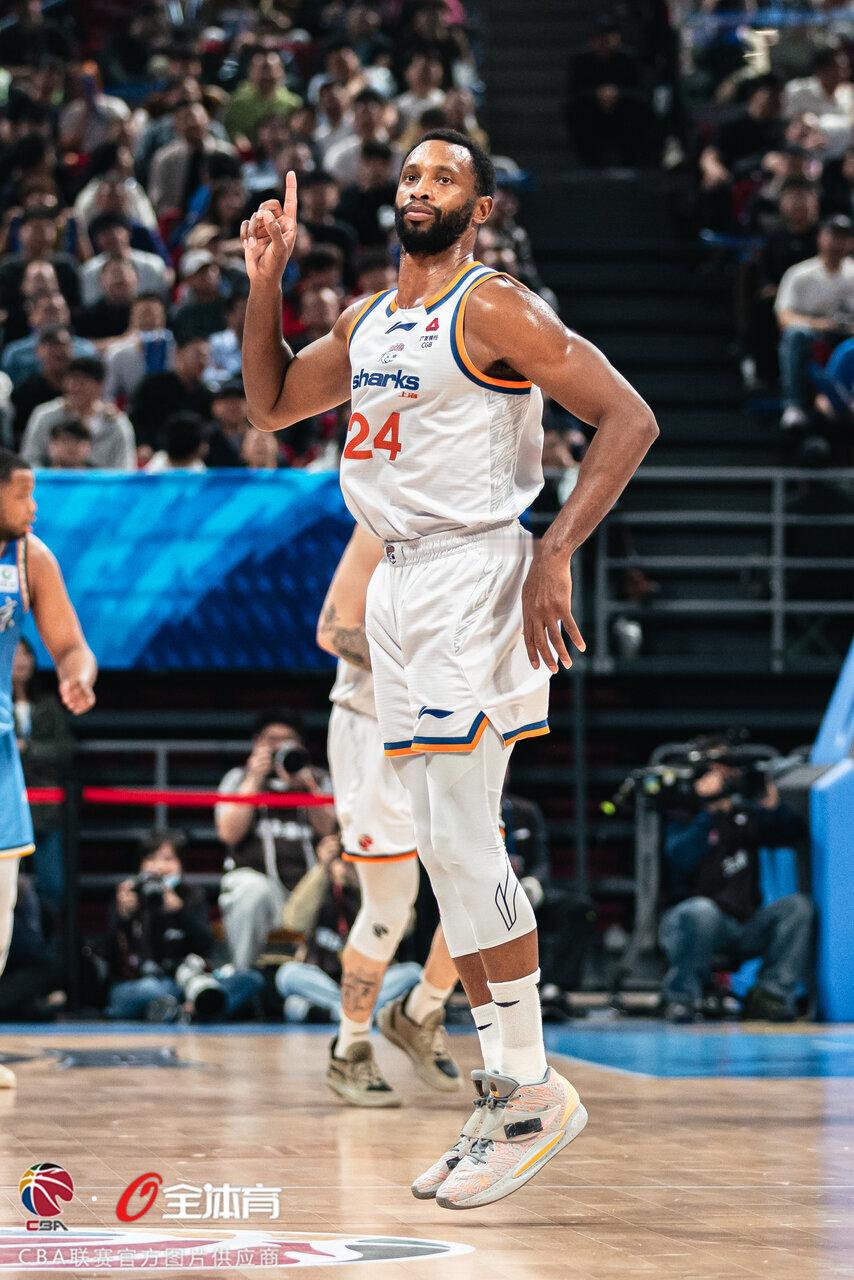 大王和弗格的表现再次印证了这是一个彼此牺牲，互相成就的常规赛季——人人都可以做红