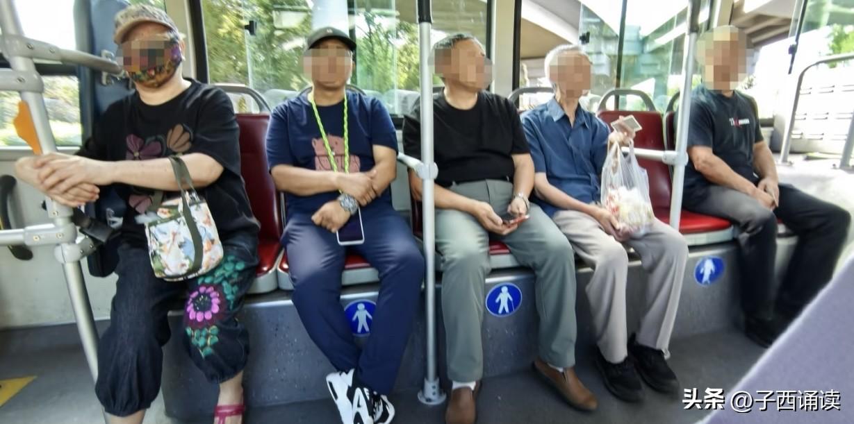 大家有没有发现，现在坐公交车的大部分都是上了年纪的老人，有人知道这是为什么吗？