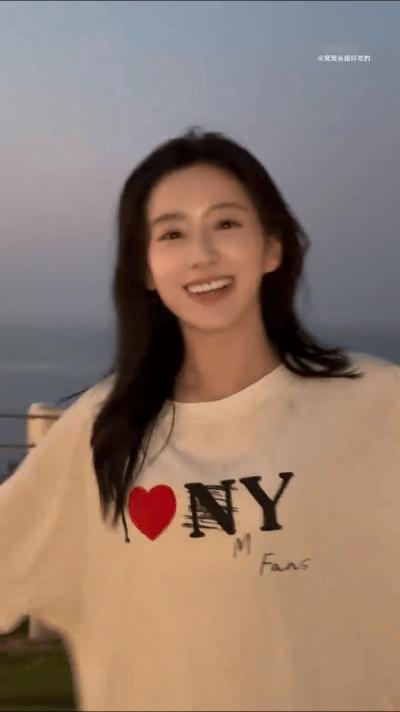 包上恩这张脸演校花拿什么输包上恩《炽夏》开机大吉！话说包包DP生图都超美的完全就