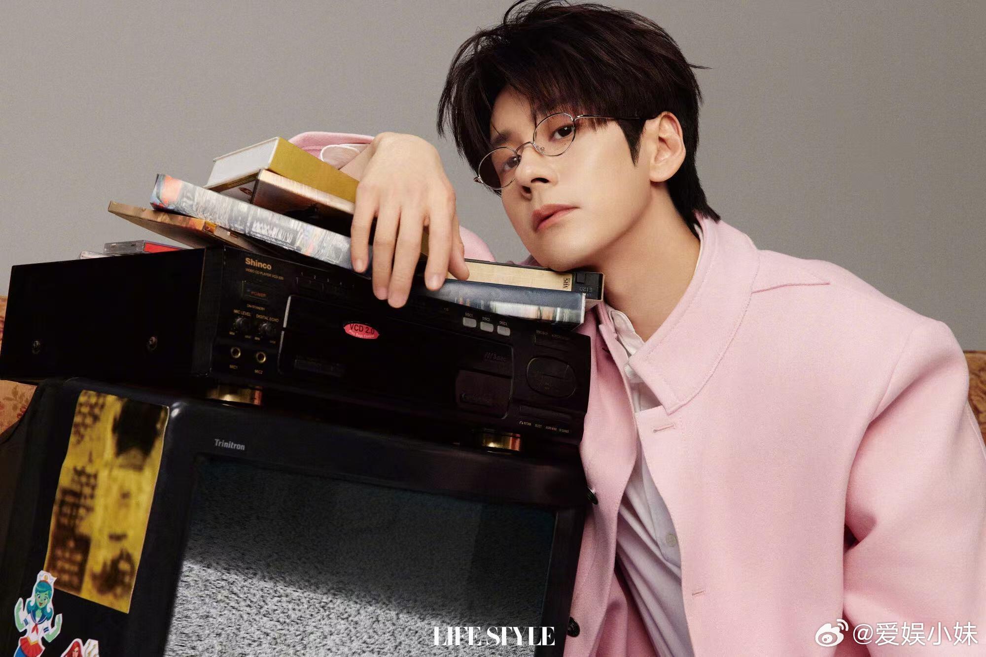 魏哲鸣真是惊喜连连！两部新剧同天定档，上星甜宠与奇幻古偶齐飞，让观众满心期待。魏