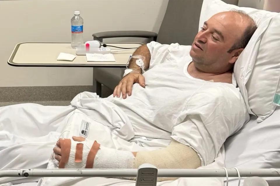 在悉尼邦迪海滩那场造成至少16人死亡的惨剧中，一位43岁的叙利亚裔水果店老板，用