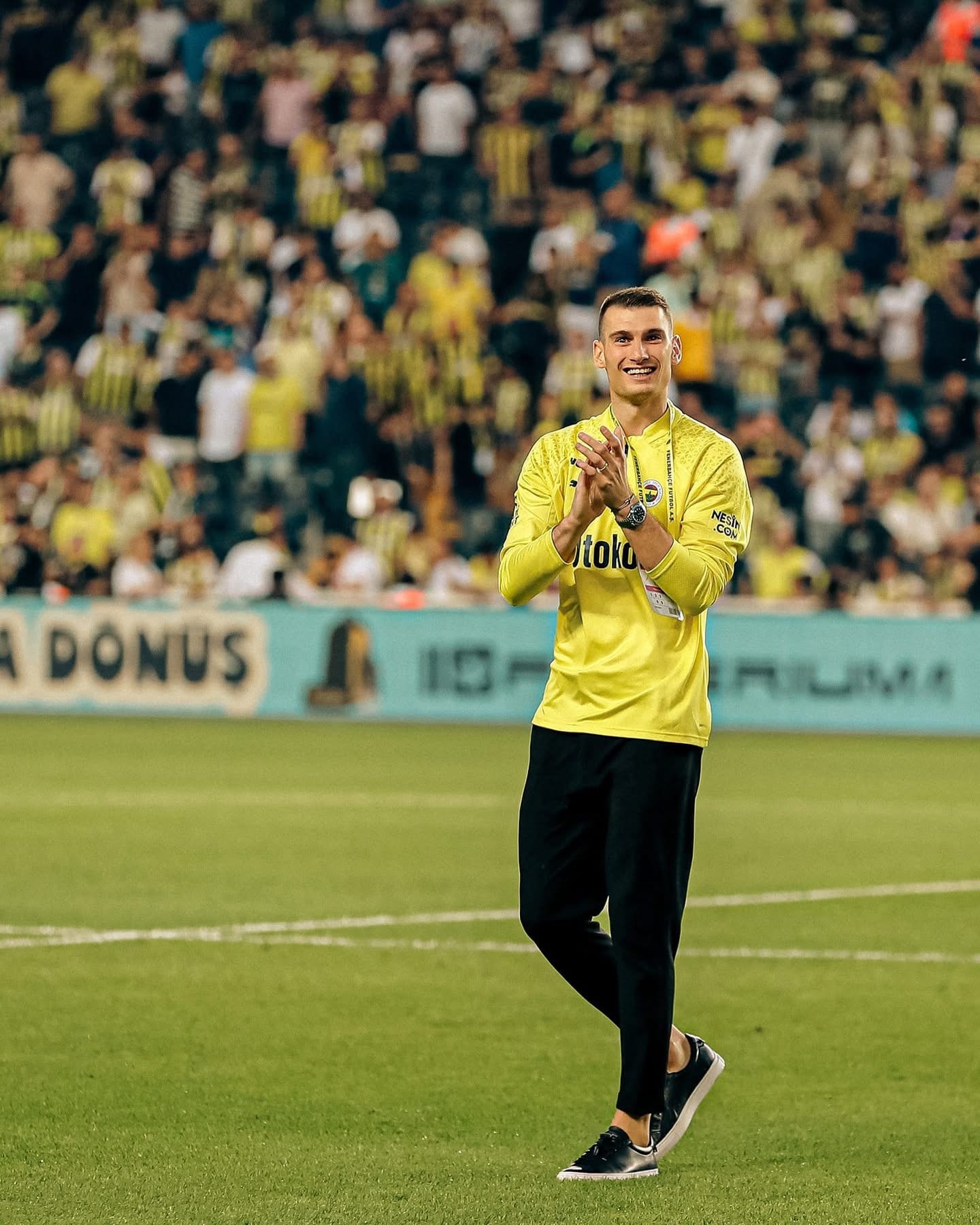 薩格勒布戴拿模官方宣布，從費倫巴治借用31歲克羅地亞國家隊正選守門員利華高域，事