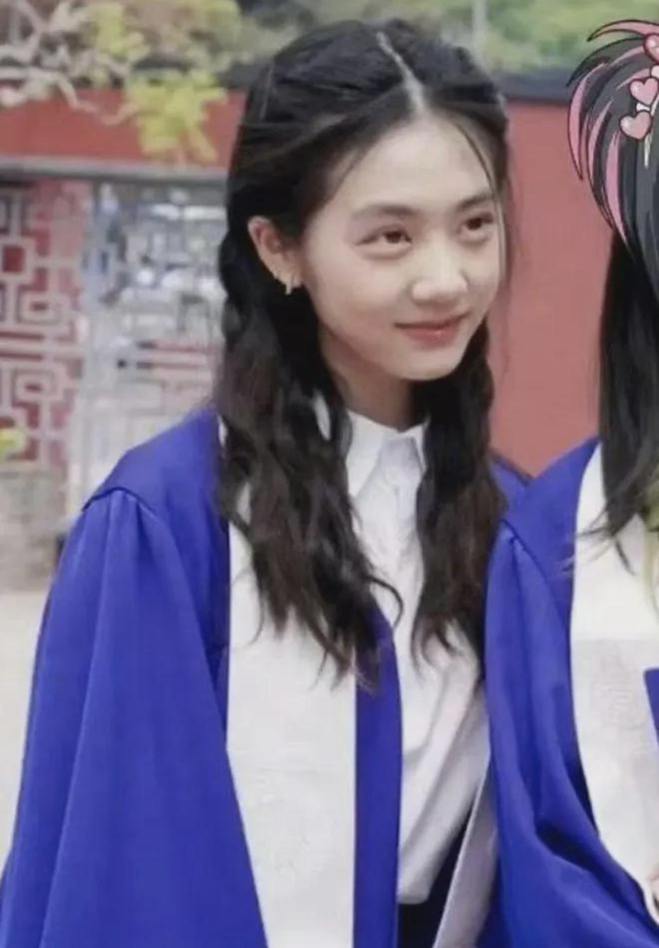 看看黄磊女儿黄多多出国前后的变化，

就能明白牢A说的很多都是真的，

明星的孩