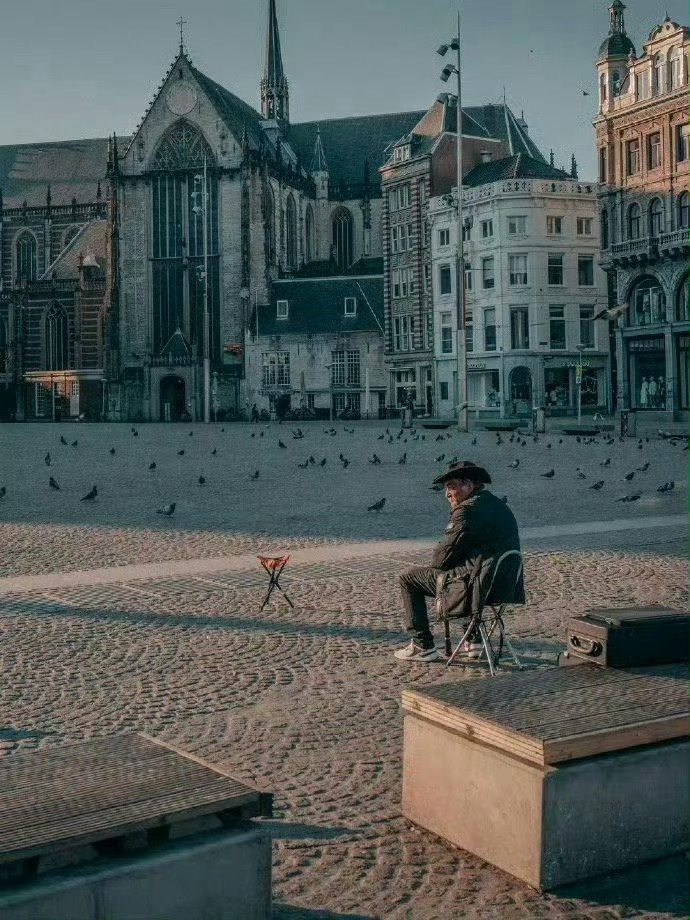 管好自己的嘴巴，不说自己目标，不说自己钱财，不说自己家事，不说自己错事。守住这四