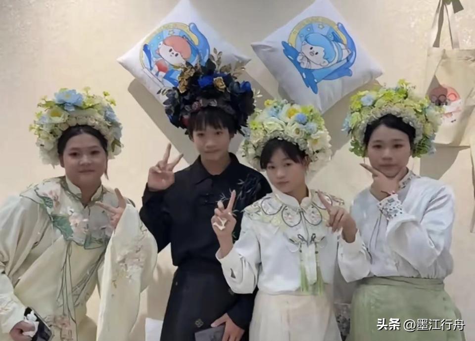 一身伤病+全家被骂！全红婵想逃离：已叫停弟弟妹妹的跳水，太累了。说全红婵的人其实