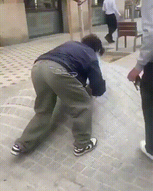 太滑了，打出溜[泪奔]