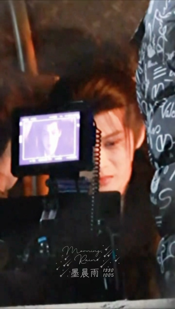 看摄像机的位置，这段儿是怼脸拍，我们可以看到演技之神的超绝怼脸大演技了檀健次谢却