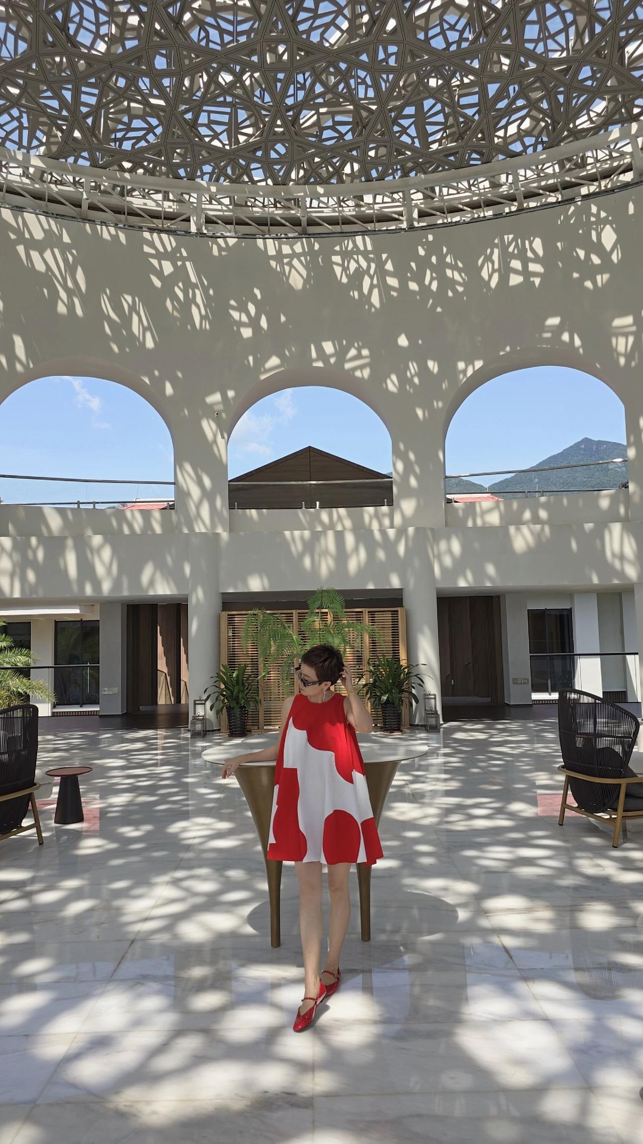 只顾着给自己拍照打卡，留言区留下你们入住后的美丽风景图片香水湾假日酒店 海口马伊