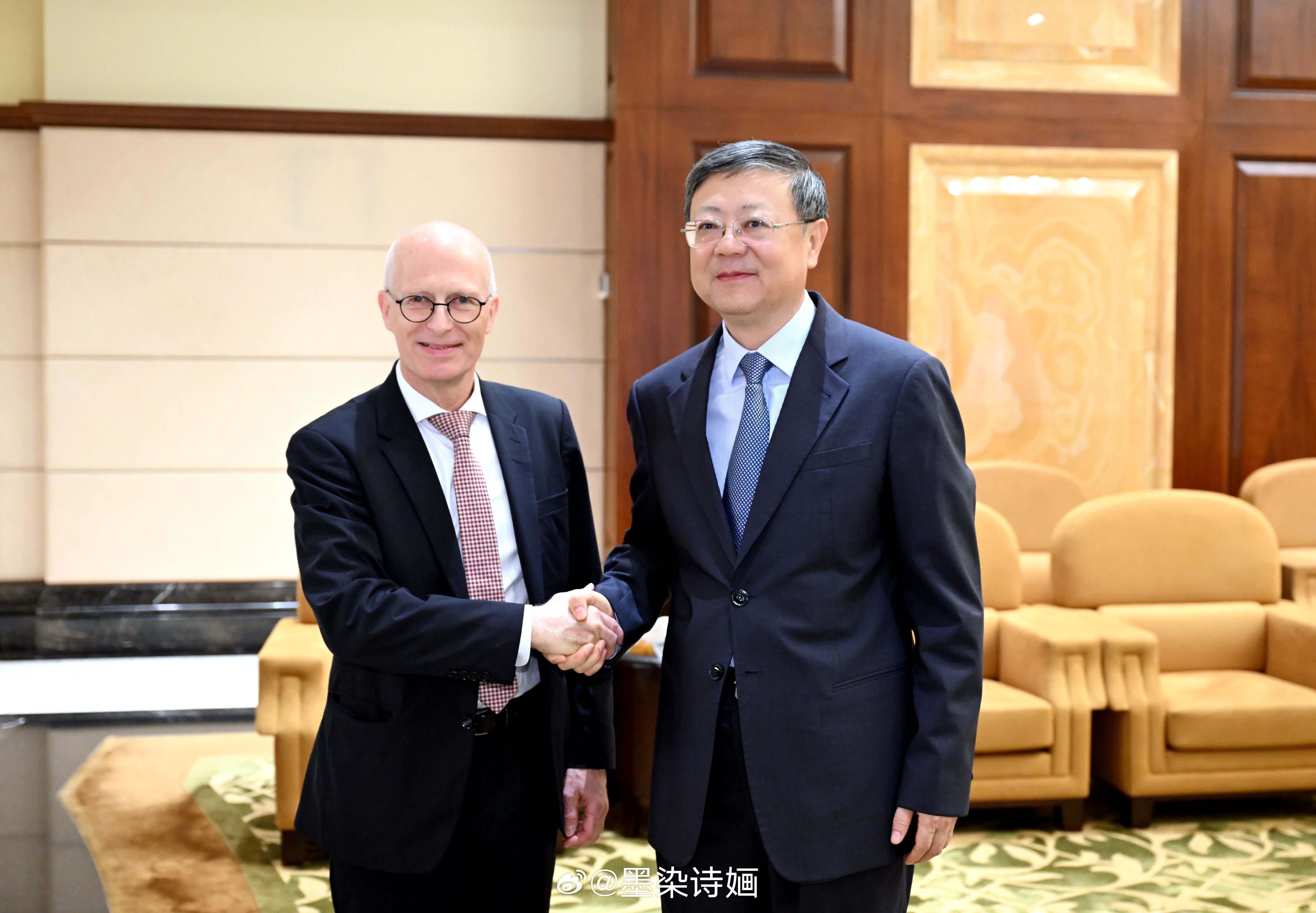 2026.10.16 会见彼得·辰切尔&蒂姆·库克。 ​​​