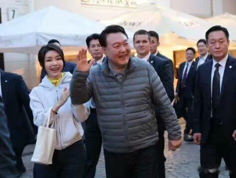 韩国发生洪水，造成7人死亡，6000多人被迫撤离家园。连续第三天的暴雨在全国各地