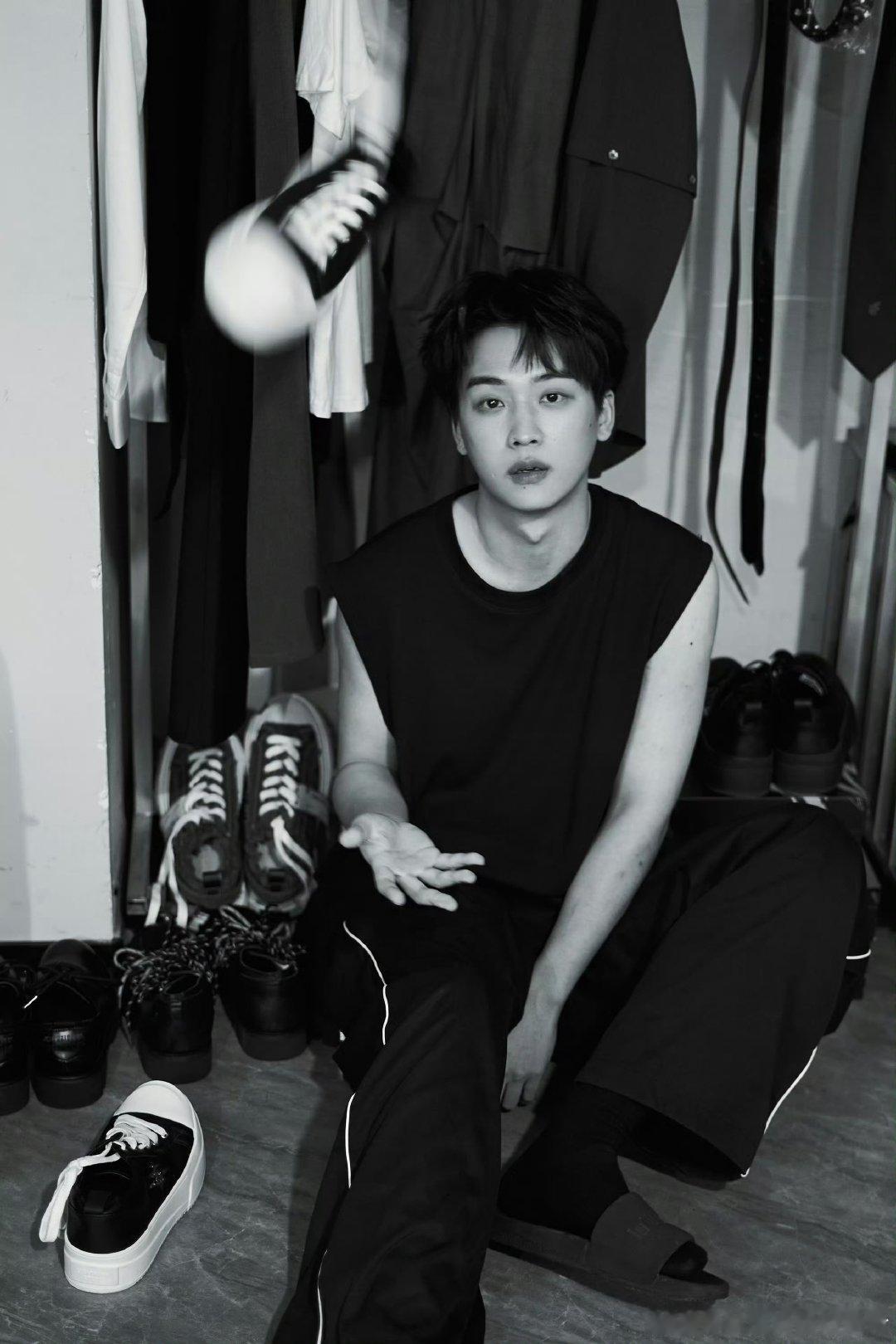 吴泽林有机会给大家整个美声唱跳 主持人直接被现场舞台“点燃”！吴泽林盖章节目值得