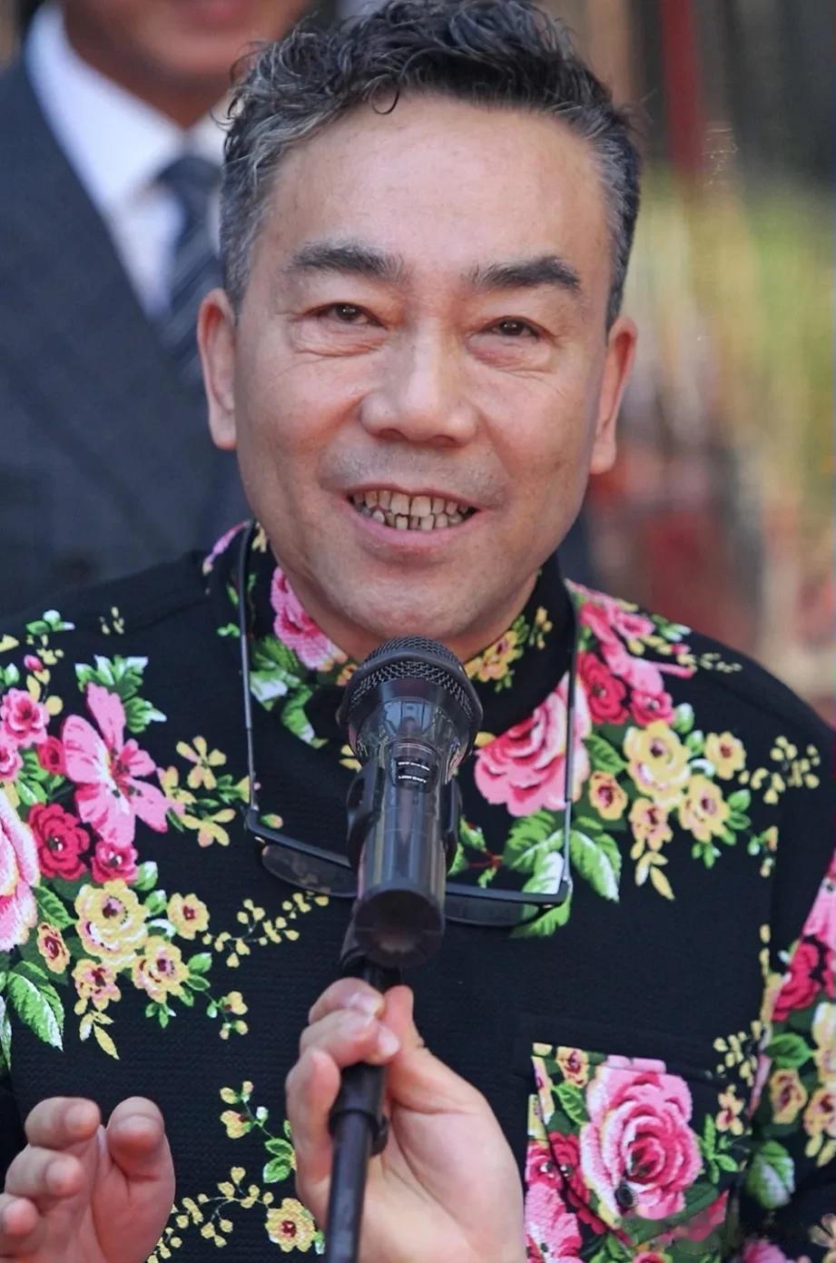 说起相声圈人缘，杨议说:我们家做饭就像是流水席，为什么呢？说相声的只要到了天津，