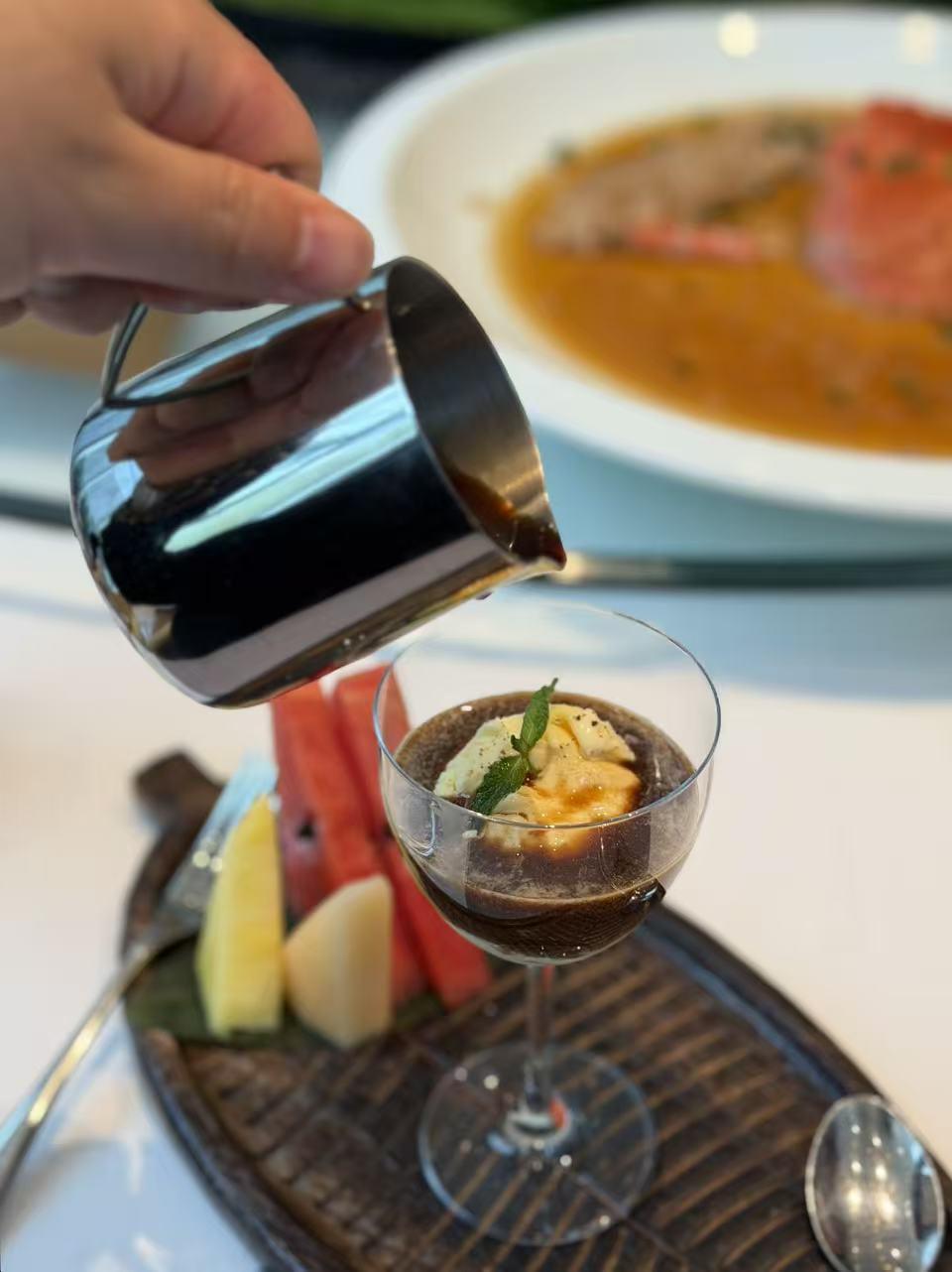 对每一家自我要求严格的酒店来说，任点任食从来不会缺席，西安凯悦尚萃新1️⃣季菜单