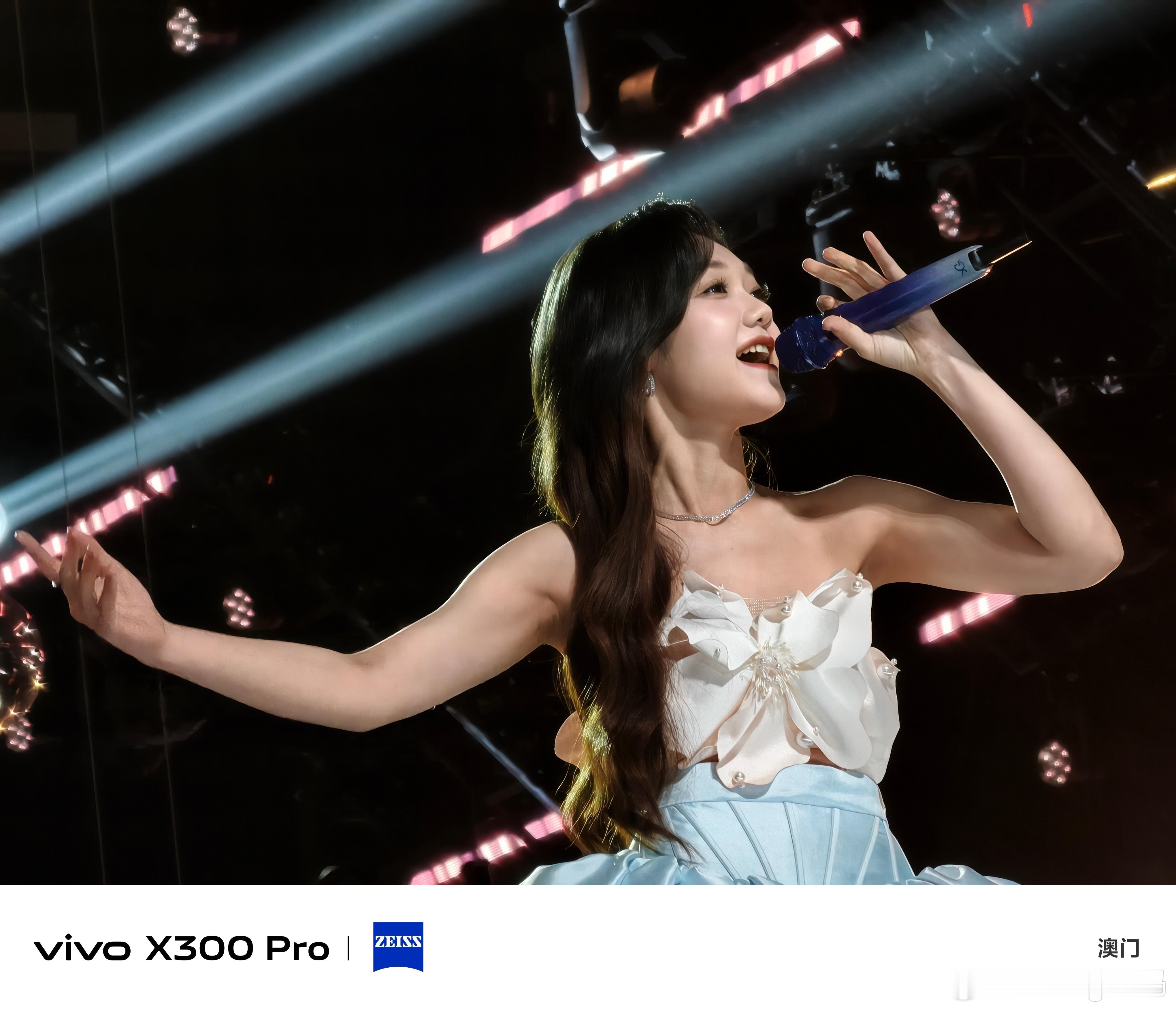 跨年夜追星这波圆满！山顶位靠vivo X300 Pro增距镜套装逆袭C位视角，演