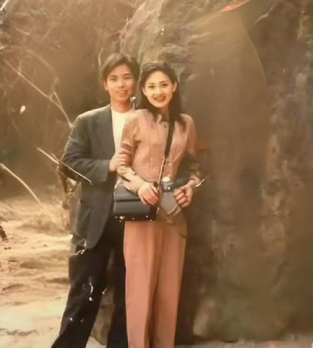 牛莉
刘亚东
夫妻照