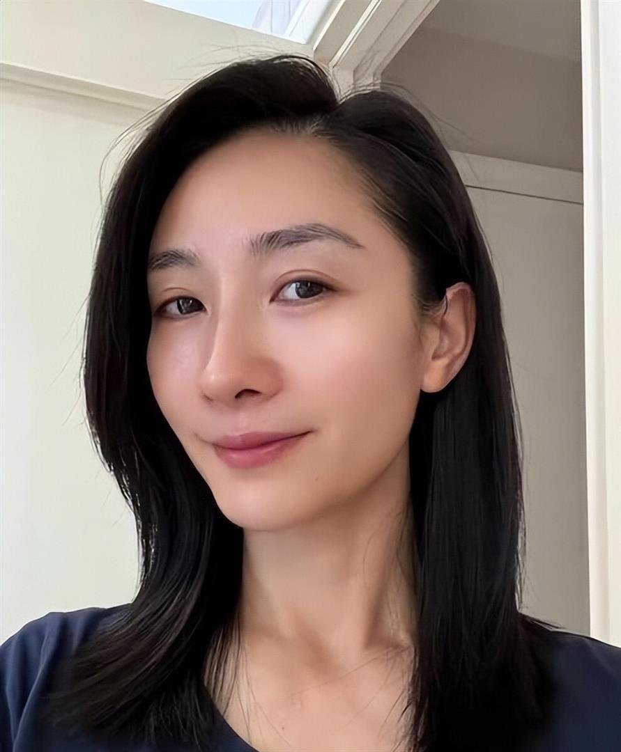 41岁陶昕然现状：离婚一年后，独自抚养女儿，卖力参加节目怕恶剪 