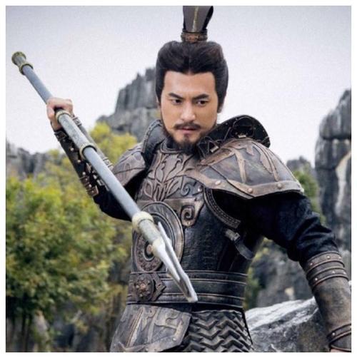 钧正平评“粉底液将军”：古装剧里涂脂抹粉的将军，承载不起塑造阳刚之气的社会责任 