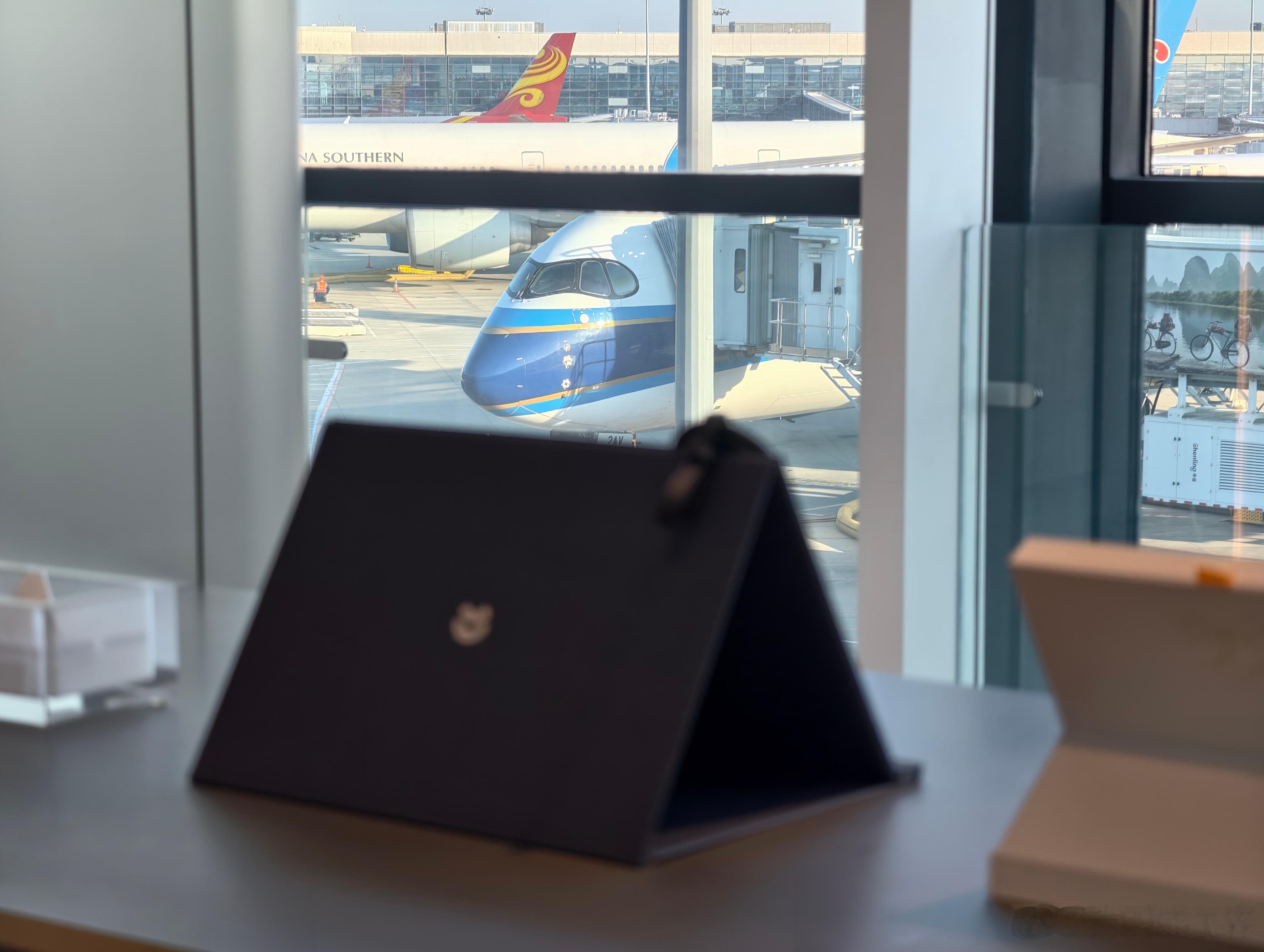 这是我的航班此刻我坐在虹桥牛屋看我一会坐的飞机蔚来 上海·蔚来中心(上海虹桥国际