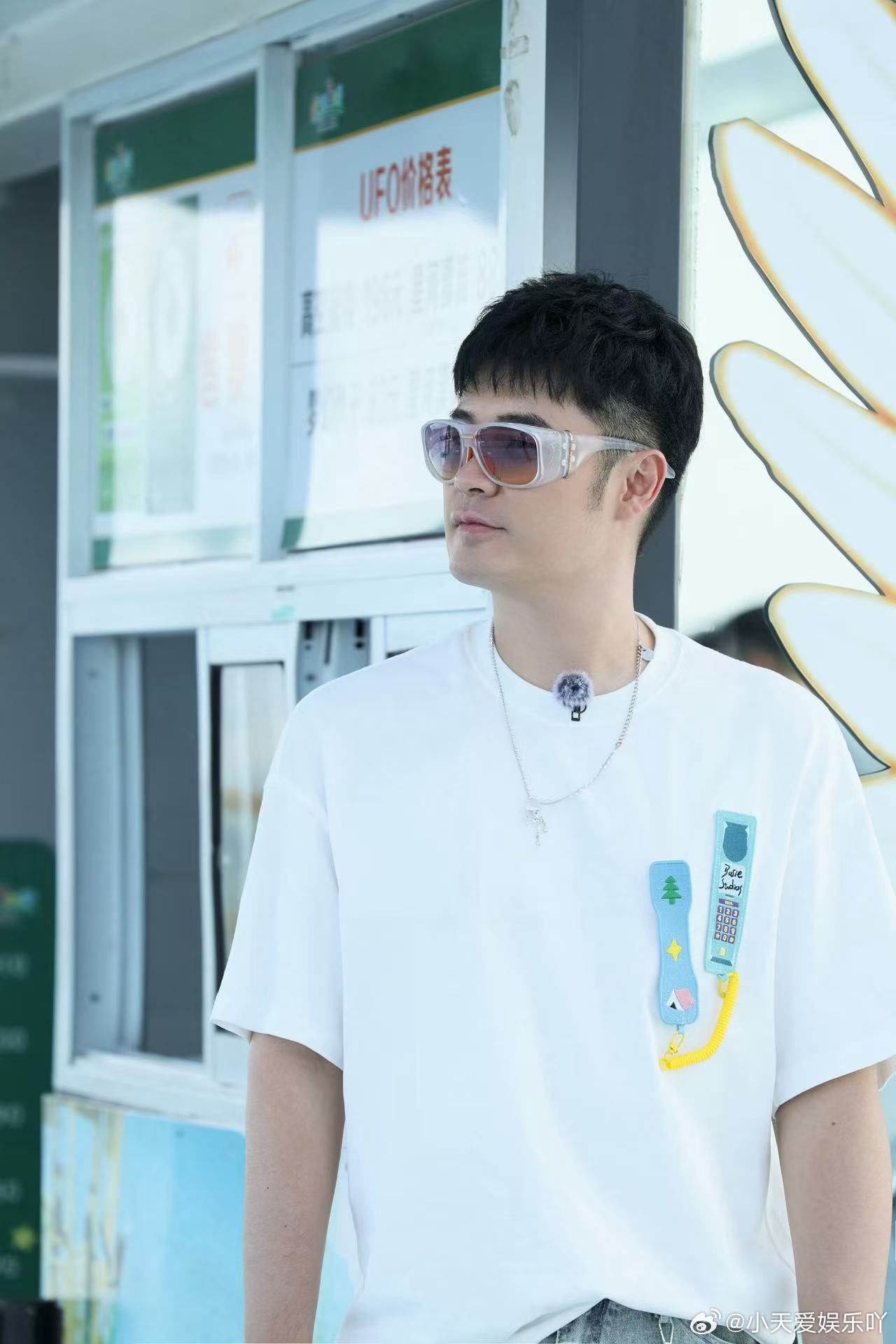 陈赫让鹿晗把他挂包上带走陈赫五哈团旅游吉祥物哈哈哈哈哈不得不说陈赫当个旅行吉祥物