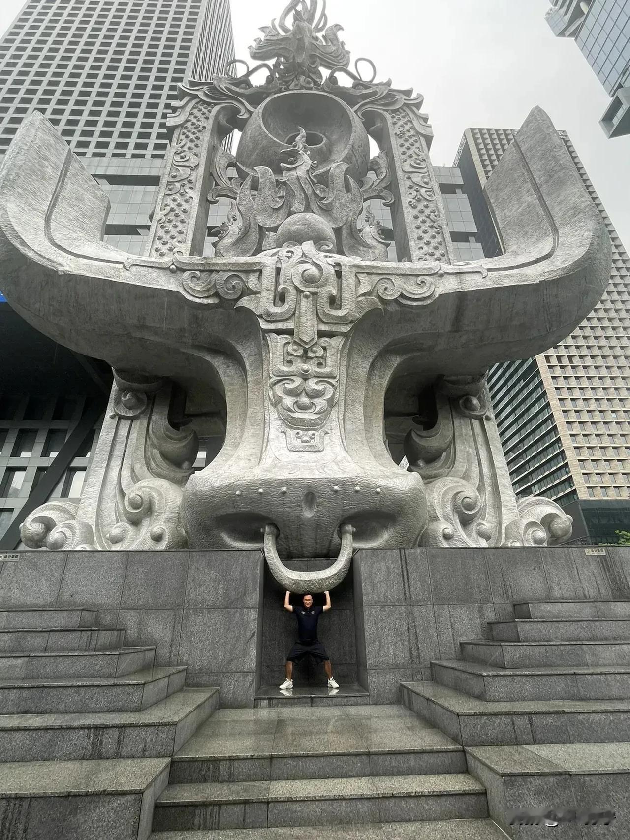 兄弟们？知道为什么会涨起来吗？原因在下面！今天一大早，我就来到了深交所！一个人在