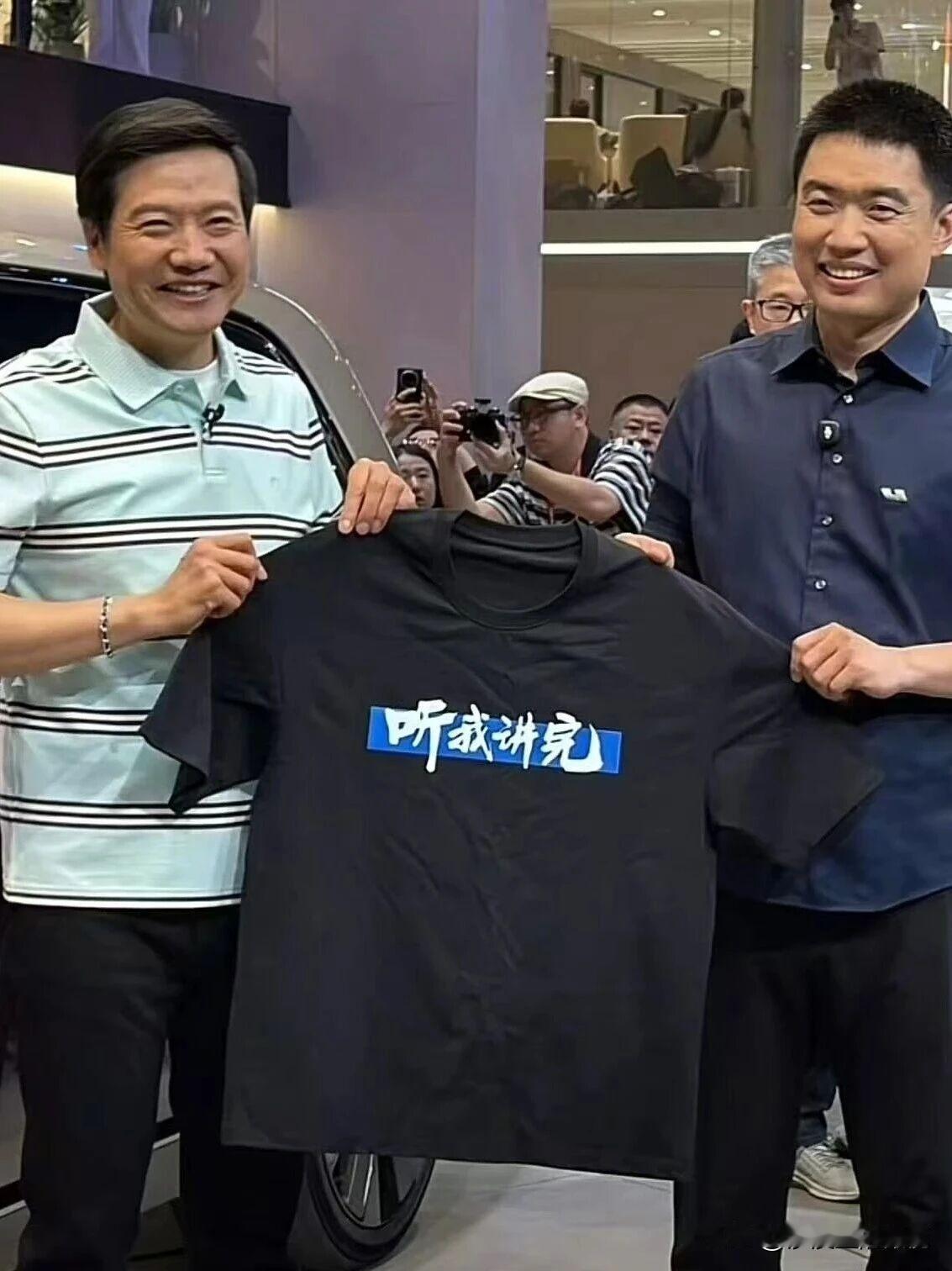 李想和雷军，谁才是中国汽车行业当中最牛的产品经理呢？
其实在小米SU7的那个阶段