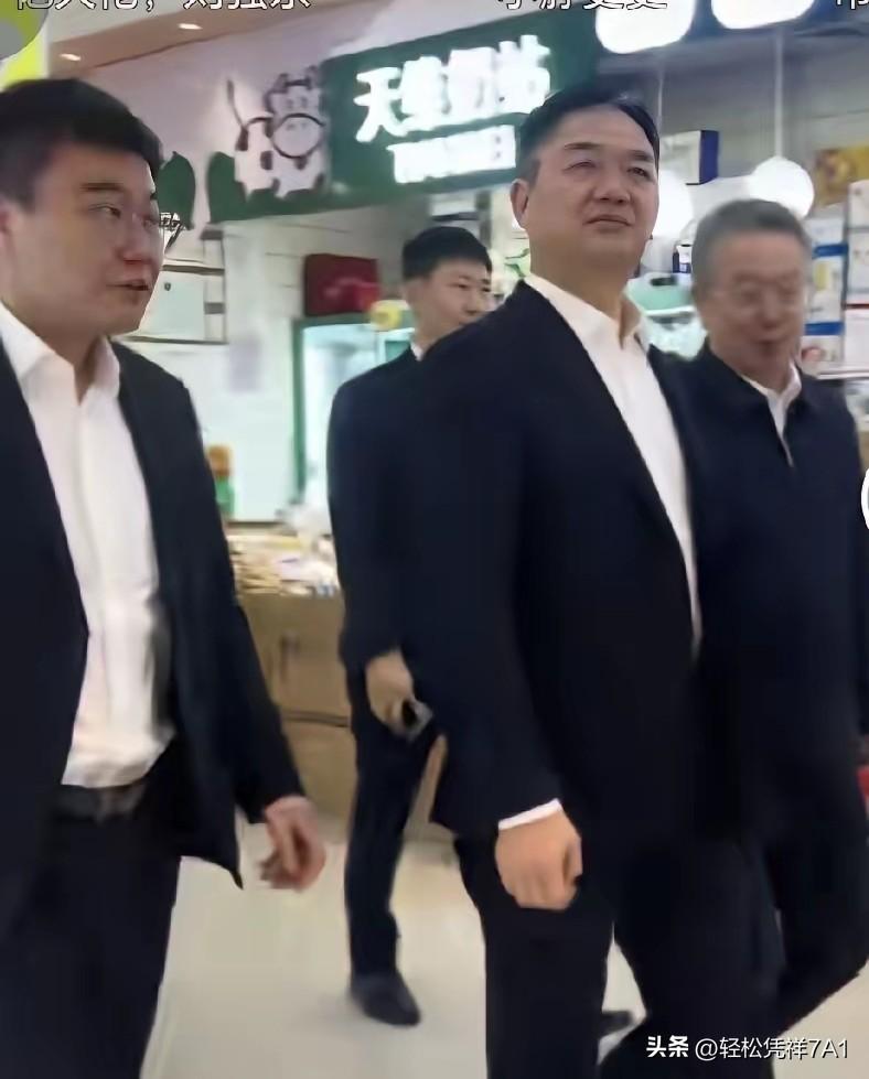 刘强东这次来哈尔滨革新地下商场是有原因的，大家就不要猜测了！因为这里有京东旗下全