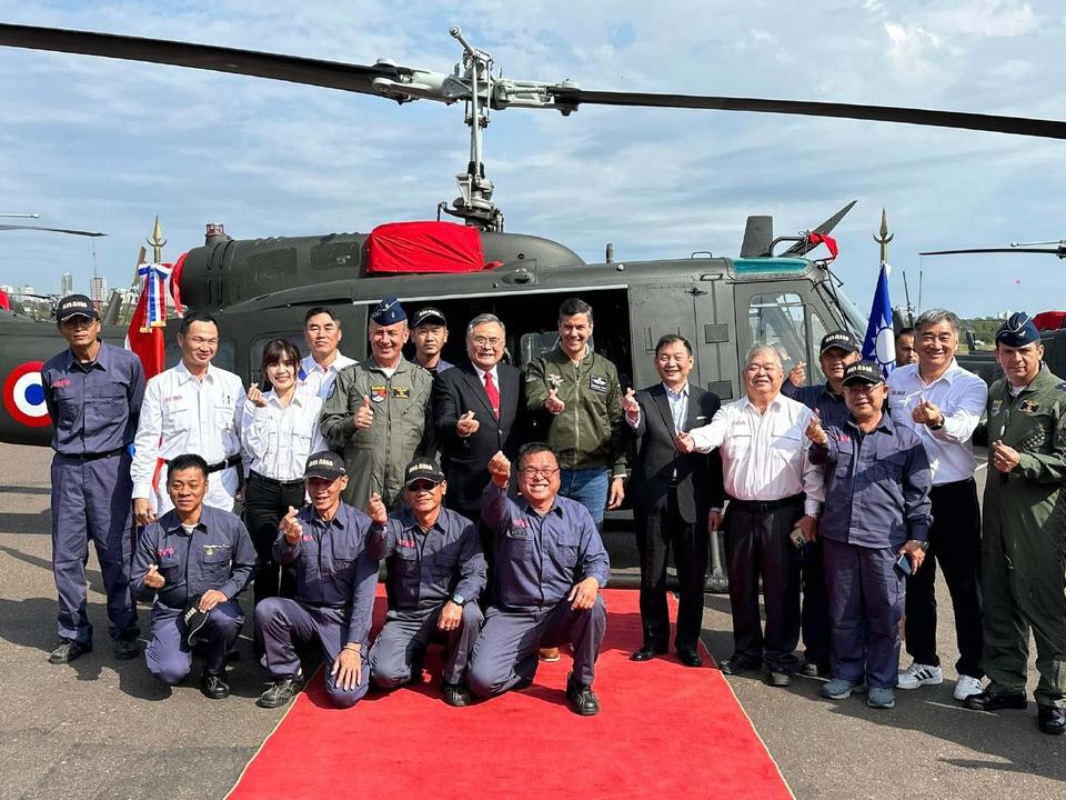 台湾省赠送巴拉圭4架UH-1H直升机！自1996年至今，台湾省共赠送巴拉圭9批共
