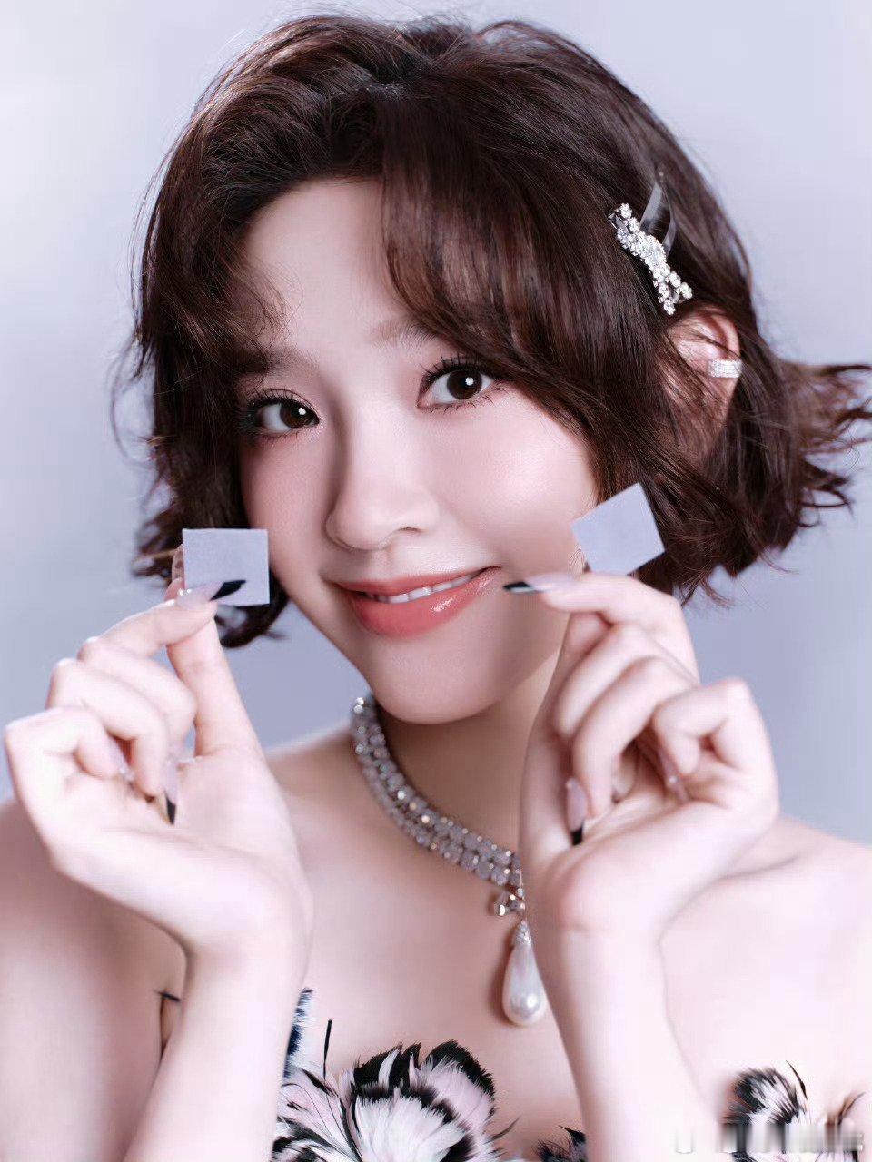 唐艺昕唐艺昕心愿便利贴适配度乘风2026专属氛围感舞台，唐艺昕一笑心都化了，整首