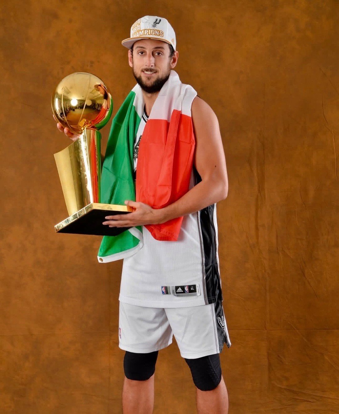 篮天下“意大利炮”马科·贝里内利，这个投手不太冷…Images via lagi