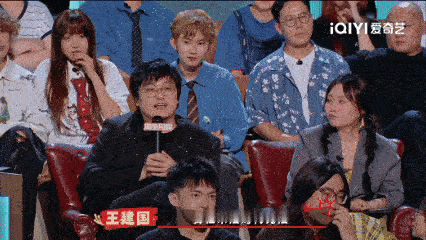 林简七夺冠后首发文喜剧之王单口季整季看下来，林简七胜在独一无二的个人风格，夺冠后