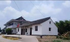 山东青岛，一对夫妻耗资39000元买下一处180平的农村宅基地。20年后，政府对