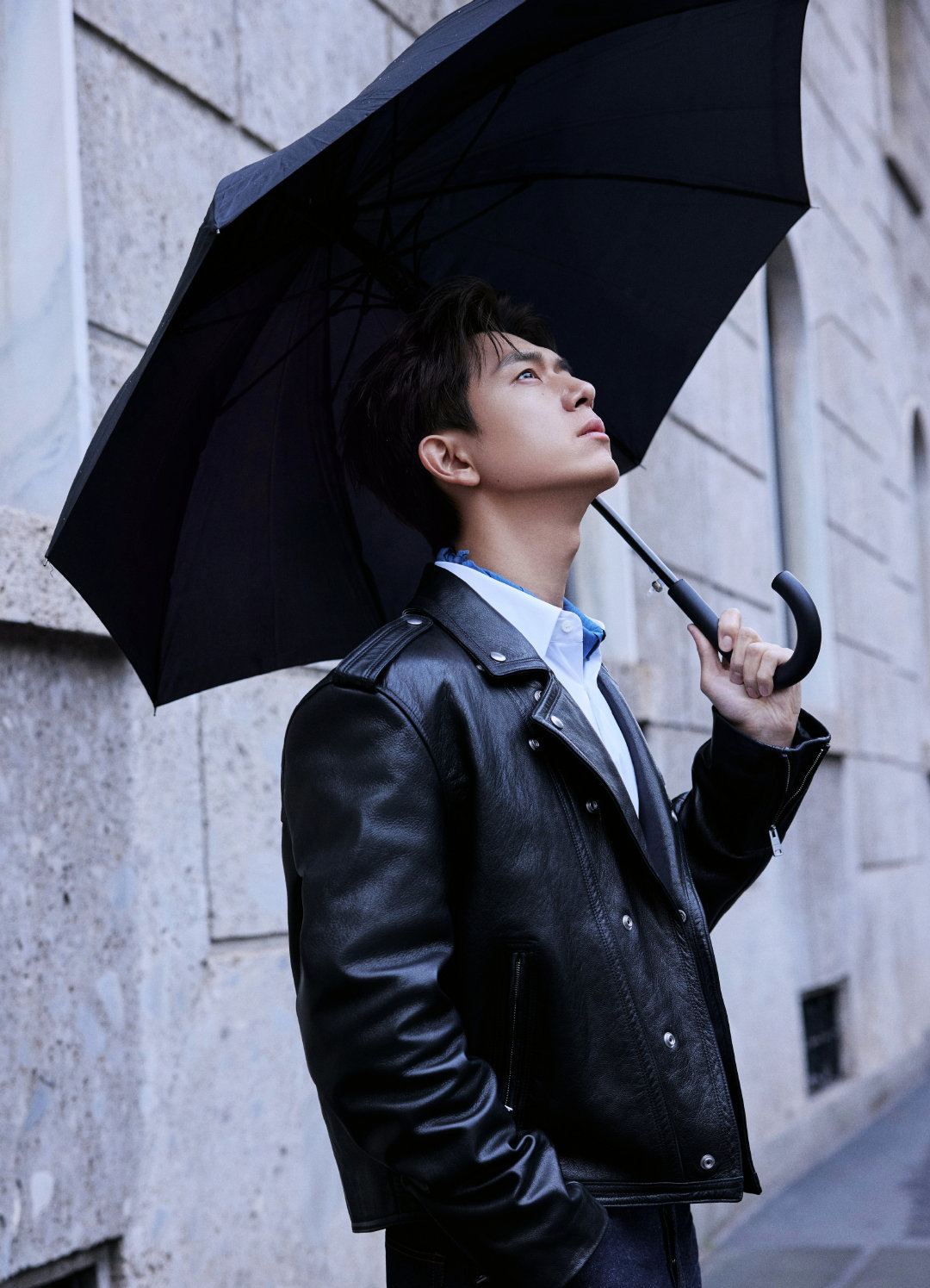 花鸟使李现米兰行序幕  李现穿行于弥漫的街头 花鸟使李现米兰行序幕𝟐 ，穿行于