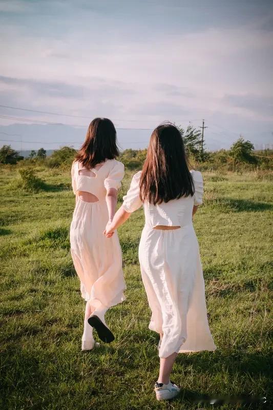 我的头条只有我的家人知道，其它任何关系的人我都不会说，自然也不会和闺蜜说，这两天