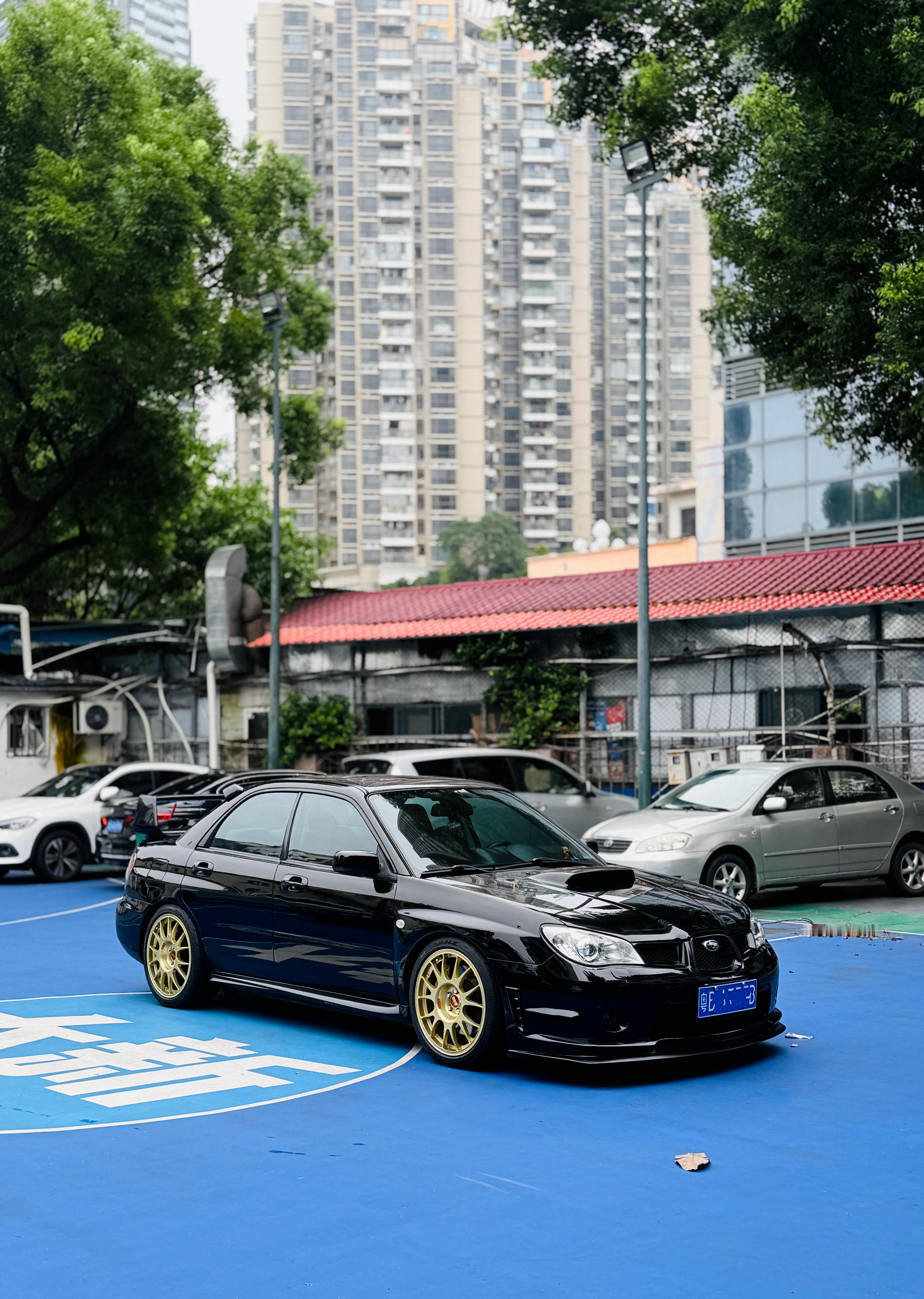 给斯巴鲁买了套轮毂 小吴问多少钱我说2000块钱带胎回来我要发微博装车唔得你们别
