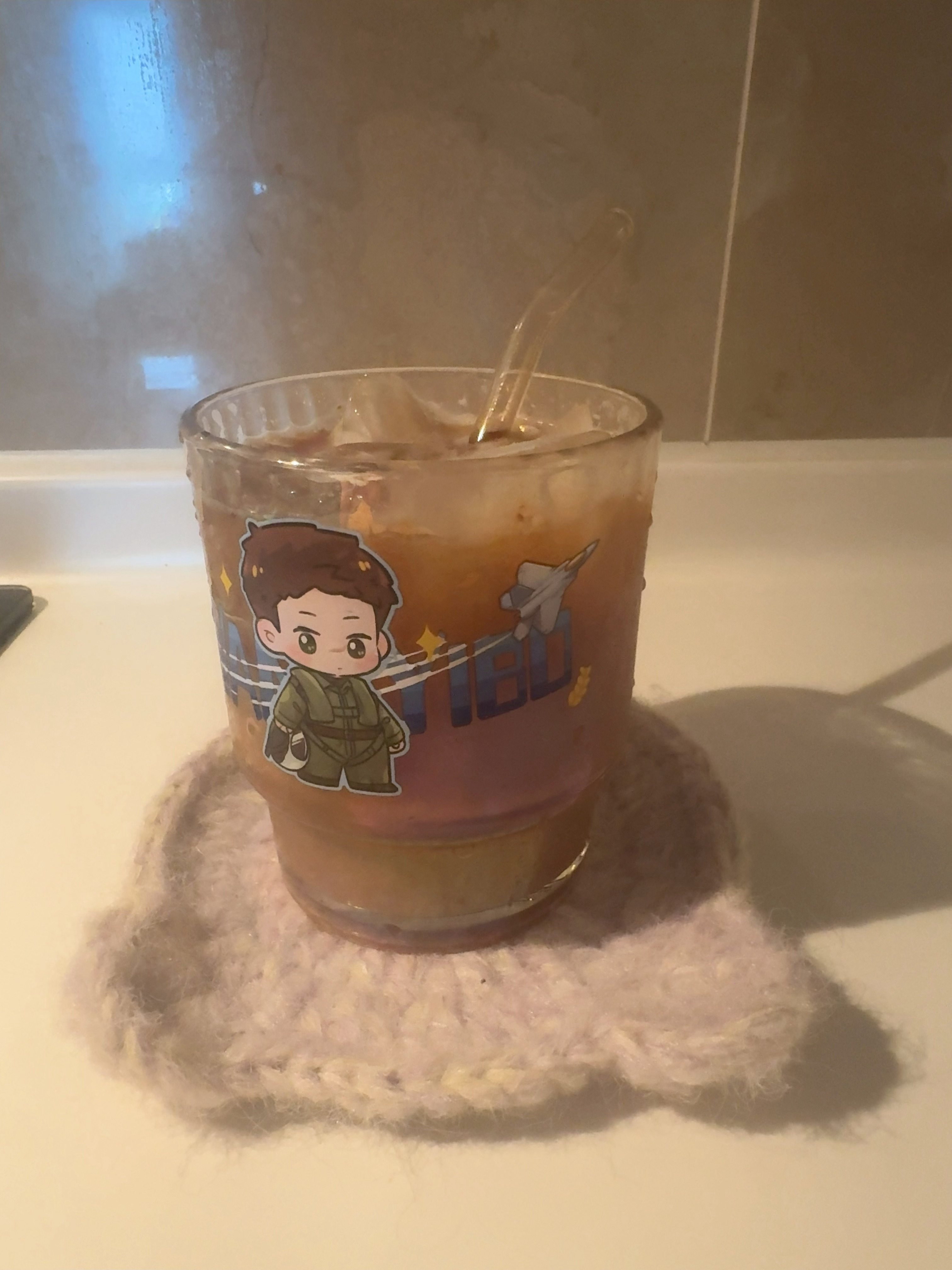 早安  早早早一杯冰咖啡激活开机，今天本周最后一天早起上班啦，开心🥳 