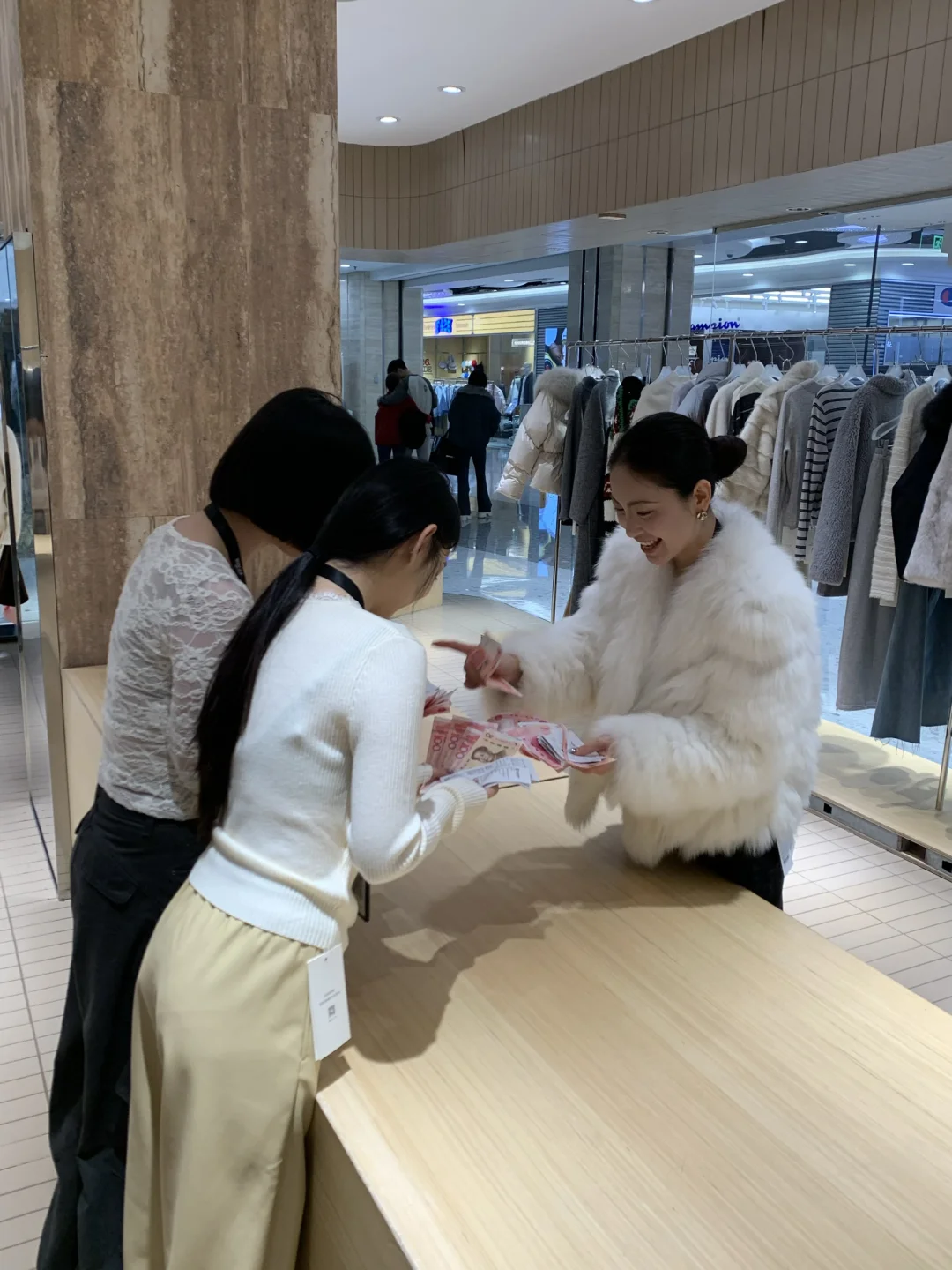 爆 爆 爆 又是爆场忙碌的一天！