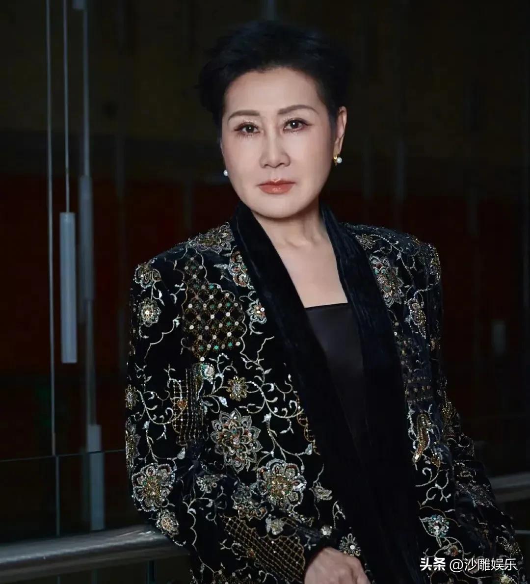 张凯丽，给年轻人的建议！

3月4日下午，张凯丽 在面对记者采访时，一句“爱你老