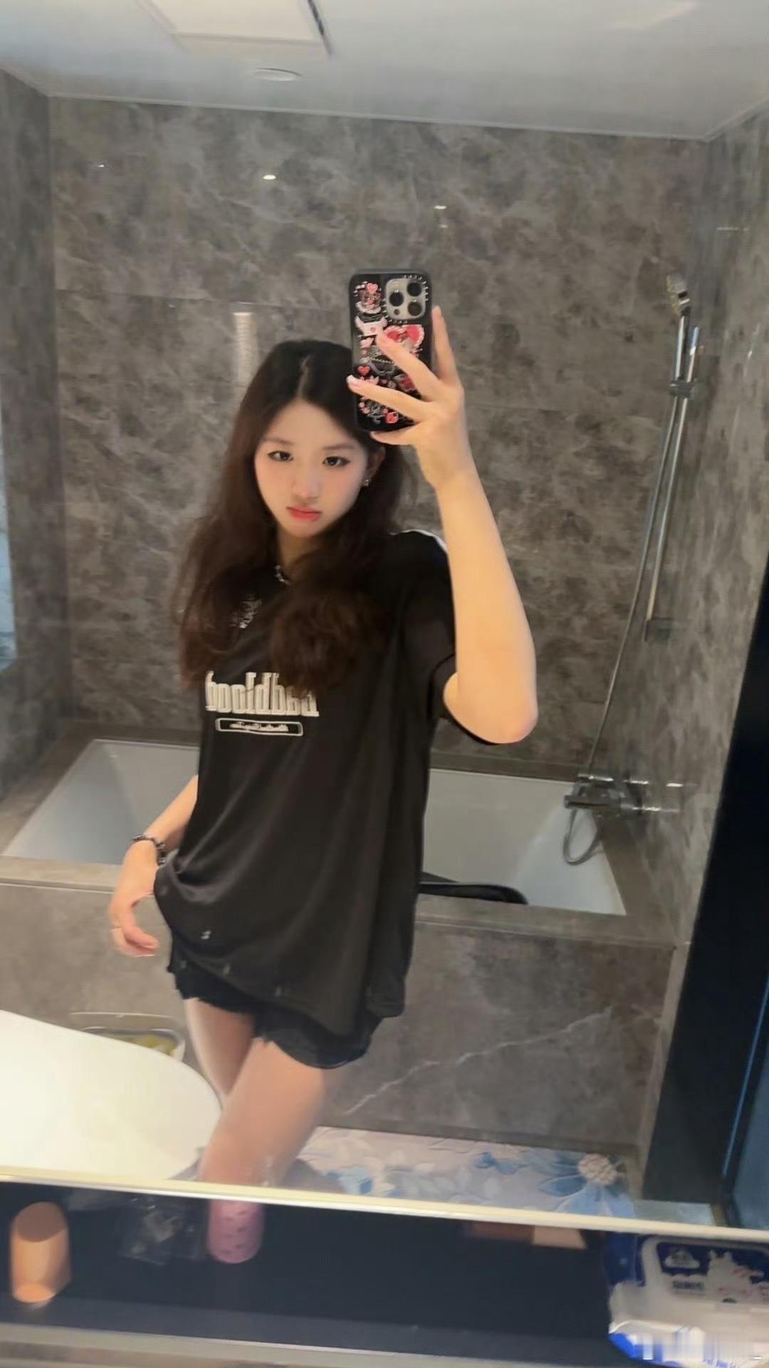 国家游泳运动员，六冠王🏆唐钱婷