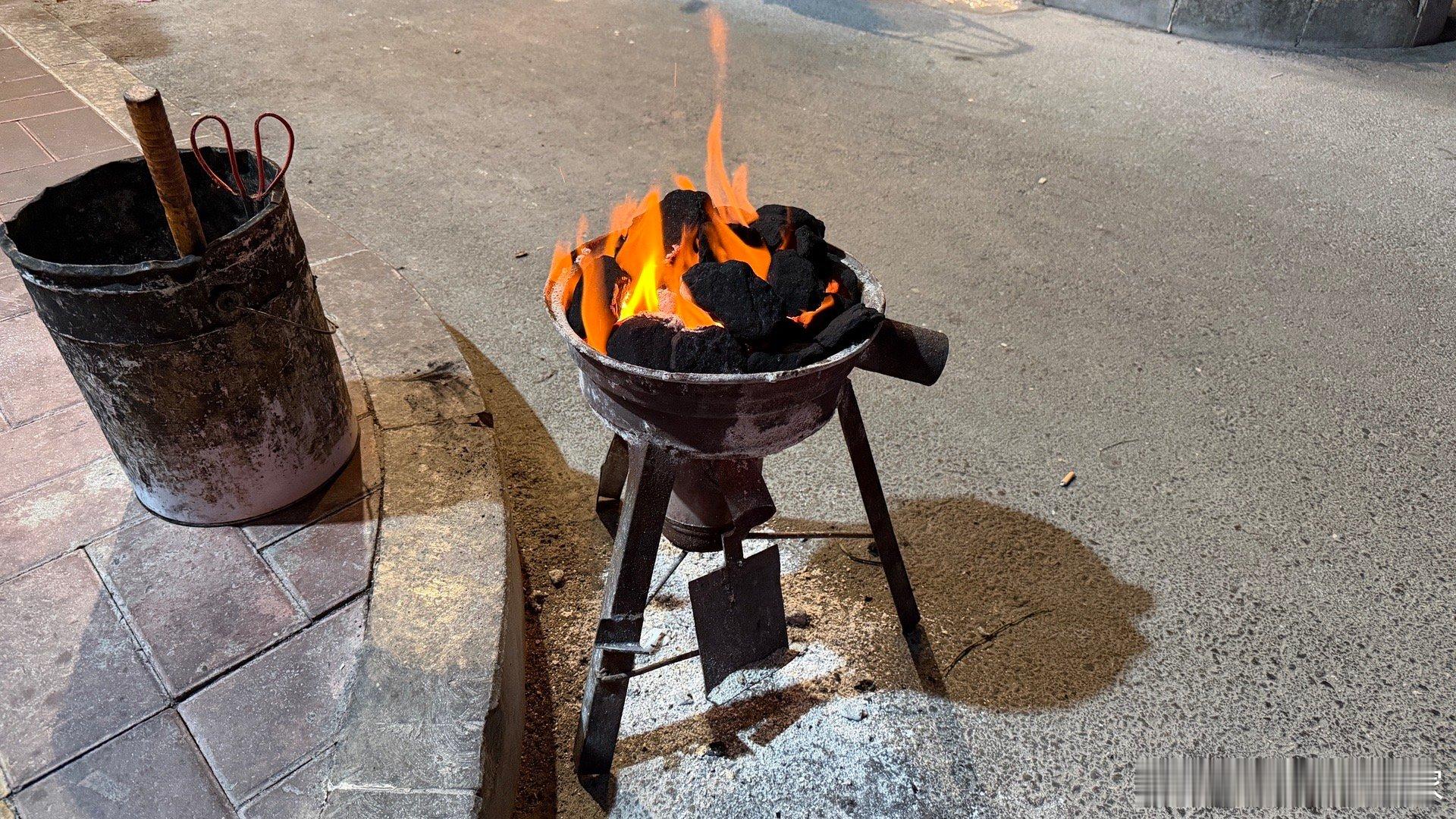 这边已经冷到需要烤火了…[无聊]  ​​​