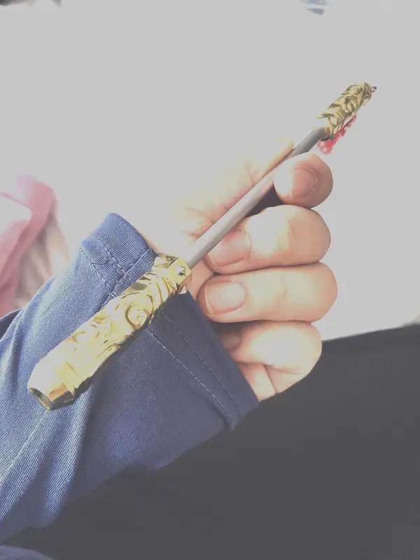 我若盗得阎王笔
一定改写自己寿
不求阳间命多长
惟愿父母伴终生
世间万般再美好