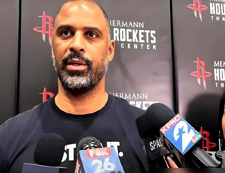 乌度卡这是要用“人海战术”，把41岁的詹姆斯彻底锁死。

火箭52胜锁定西部第五