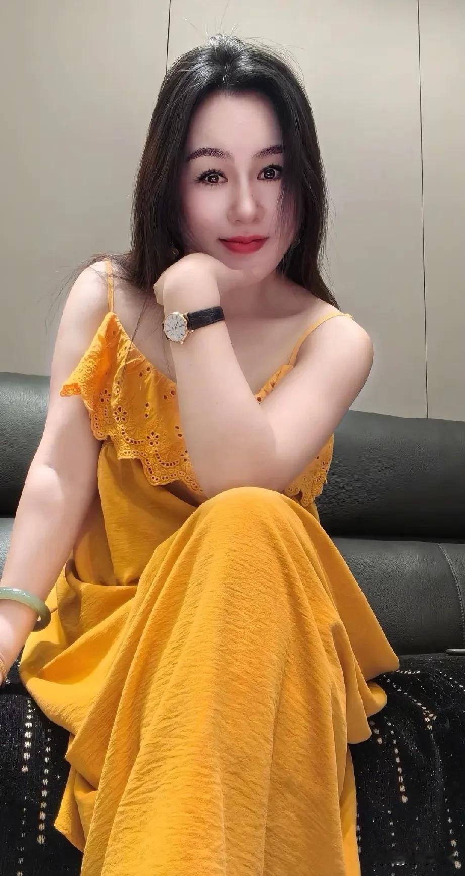 86年
40岁
人到中年你会发现

婚姻多半已死
只是困于责任
子女以及眼前稳定