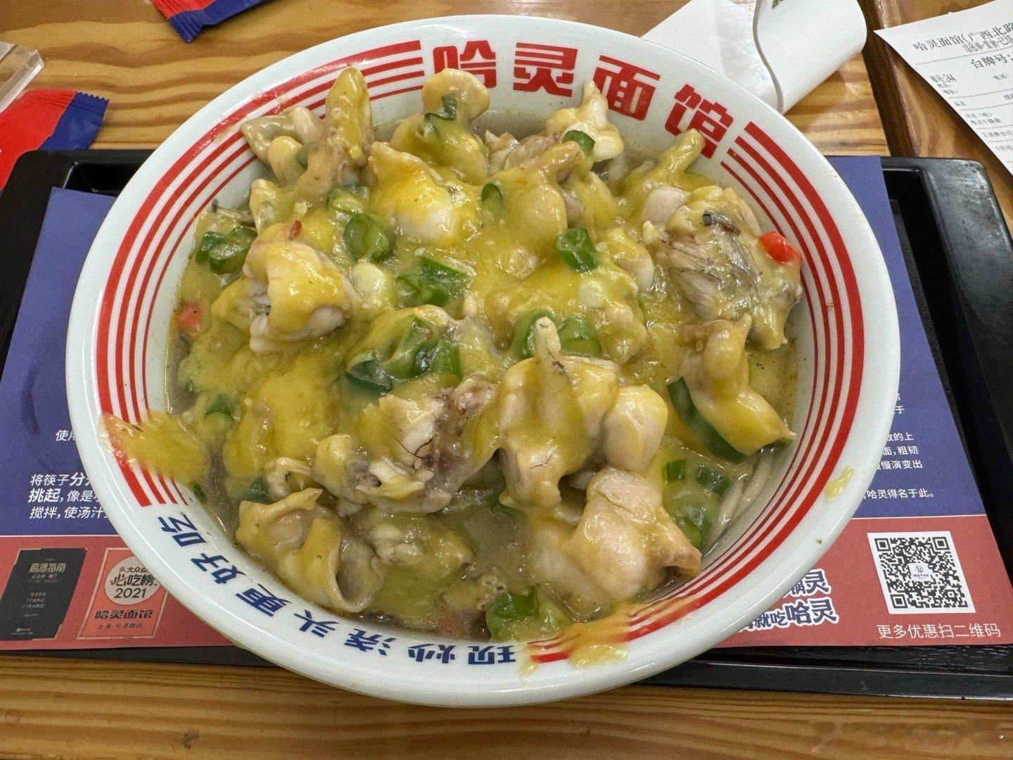 这碗上海牛蛙面被食客追着打卡面食和牛蛙的爱好者有福了，面条很入味又劲道，浇头比面