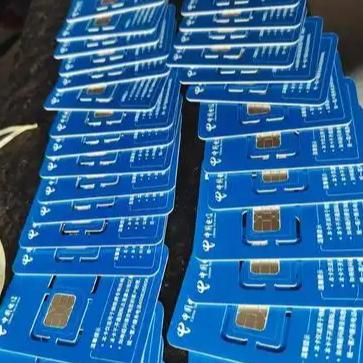 名下多出莫名其妙的电话卡绝非小事。如果不法分子冒用你的身份办卡，这些卡极易被用于