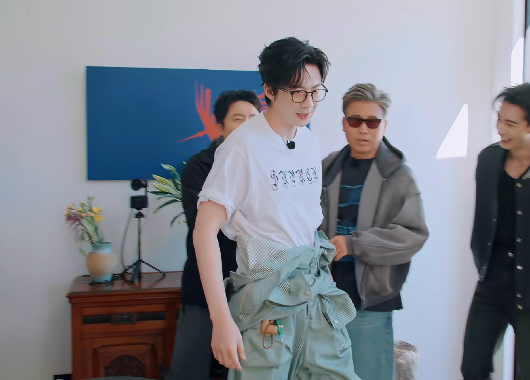 摩登兄弟刘宇宁地球超新鲜  刘宇宁 超帅无比啊～丹东大帅哥刘宇宁！行走衣架实锤，