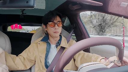 董璇张维伊度假变渡劫女艺人晕车，董璇张维伊隔着屏幕都觉得太痛苦了[允悲]这节目是
