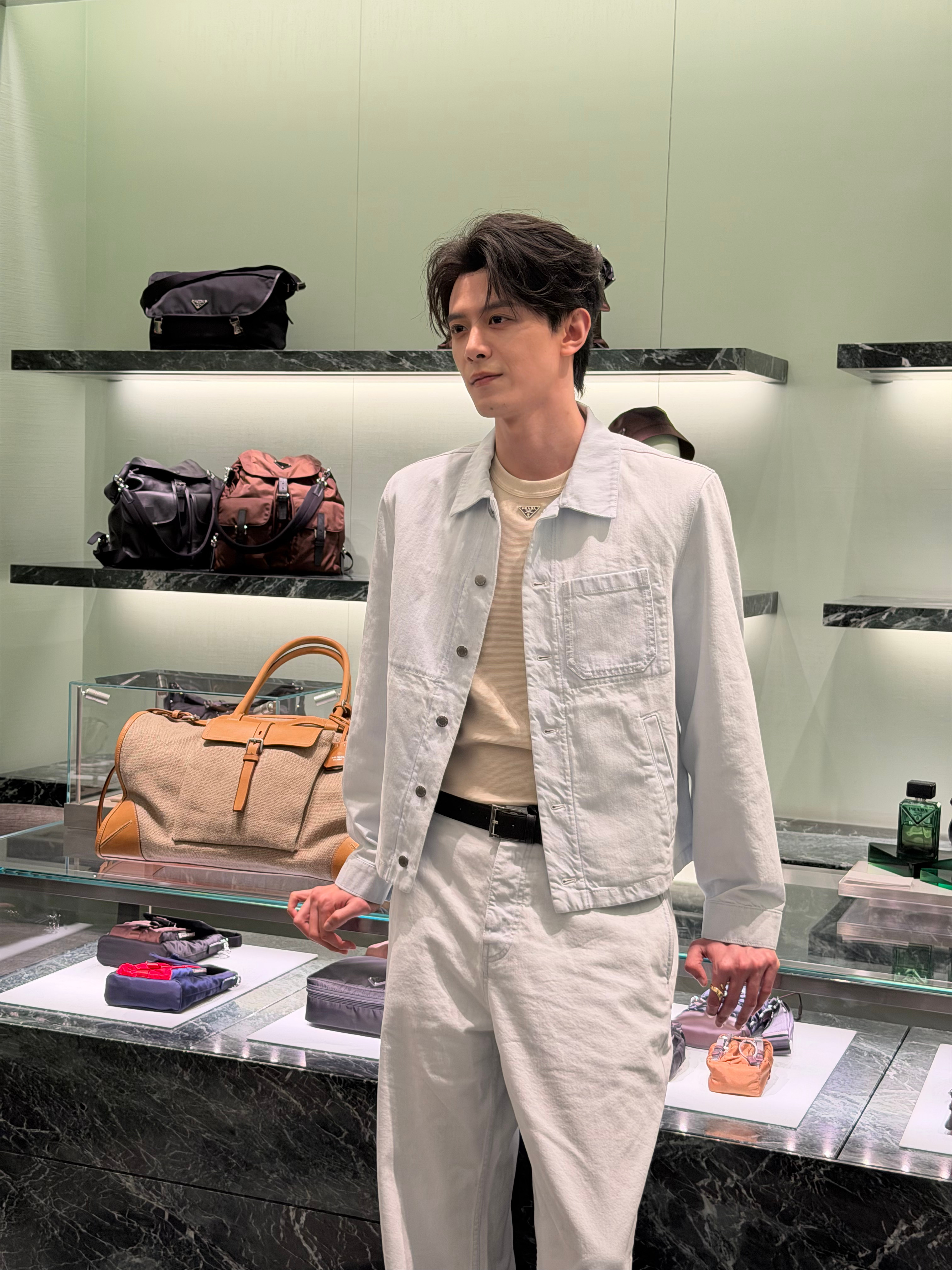 邓凯Kai邓凯真衣服架子邓凯好适合奢牌的一张脸 邓凯完全上桌了☺️☺️☺️奢牌资
