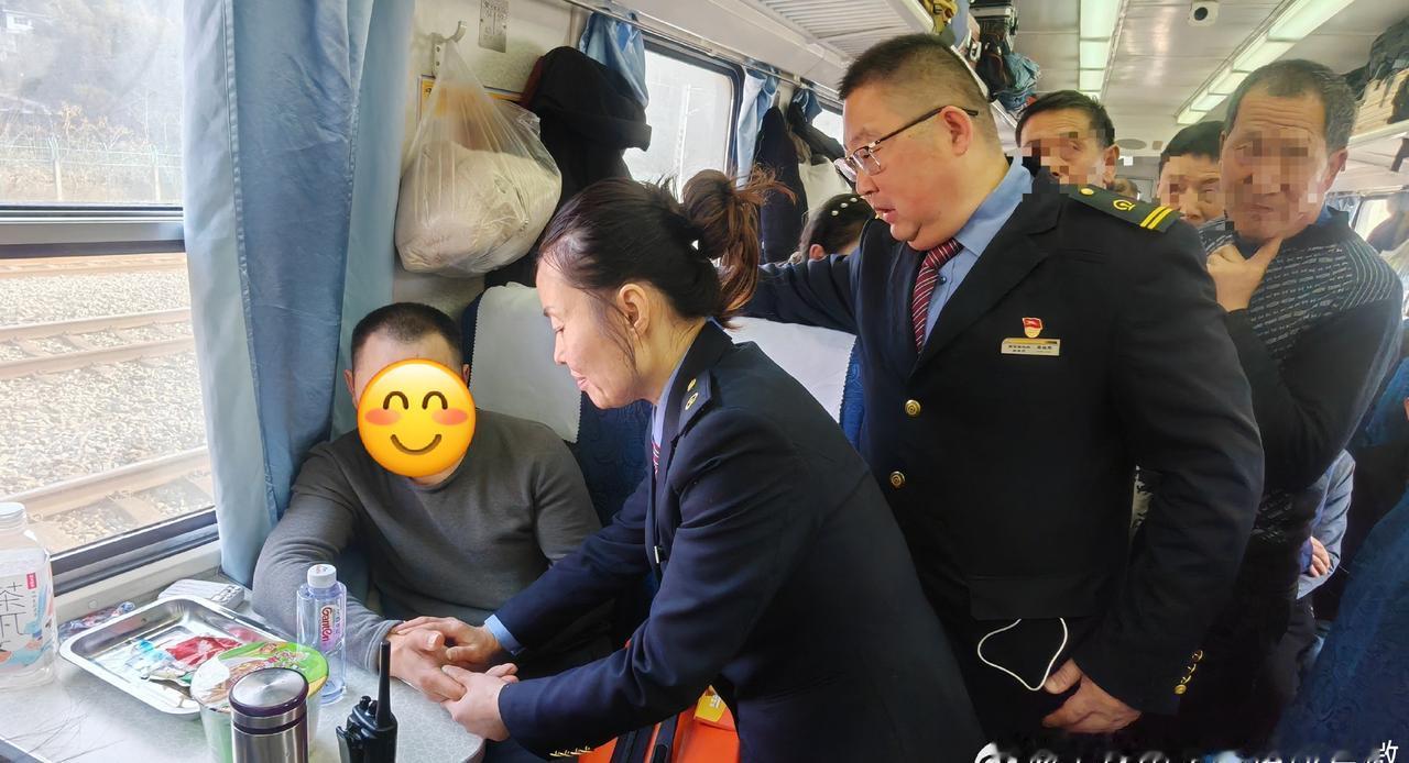 2026年2月5日，K4717次列车运行至安康站前，17车厢一名旅客突发疾病晕倒