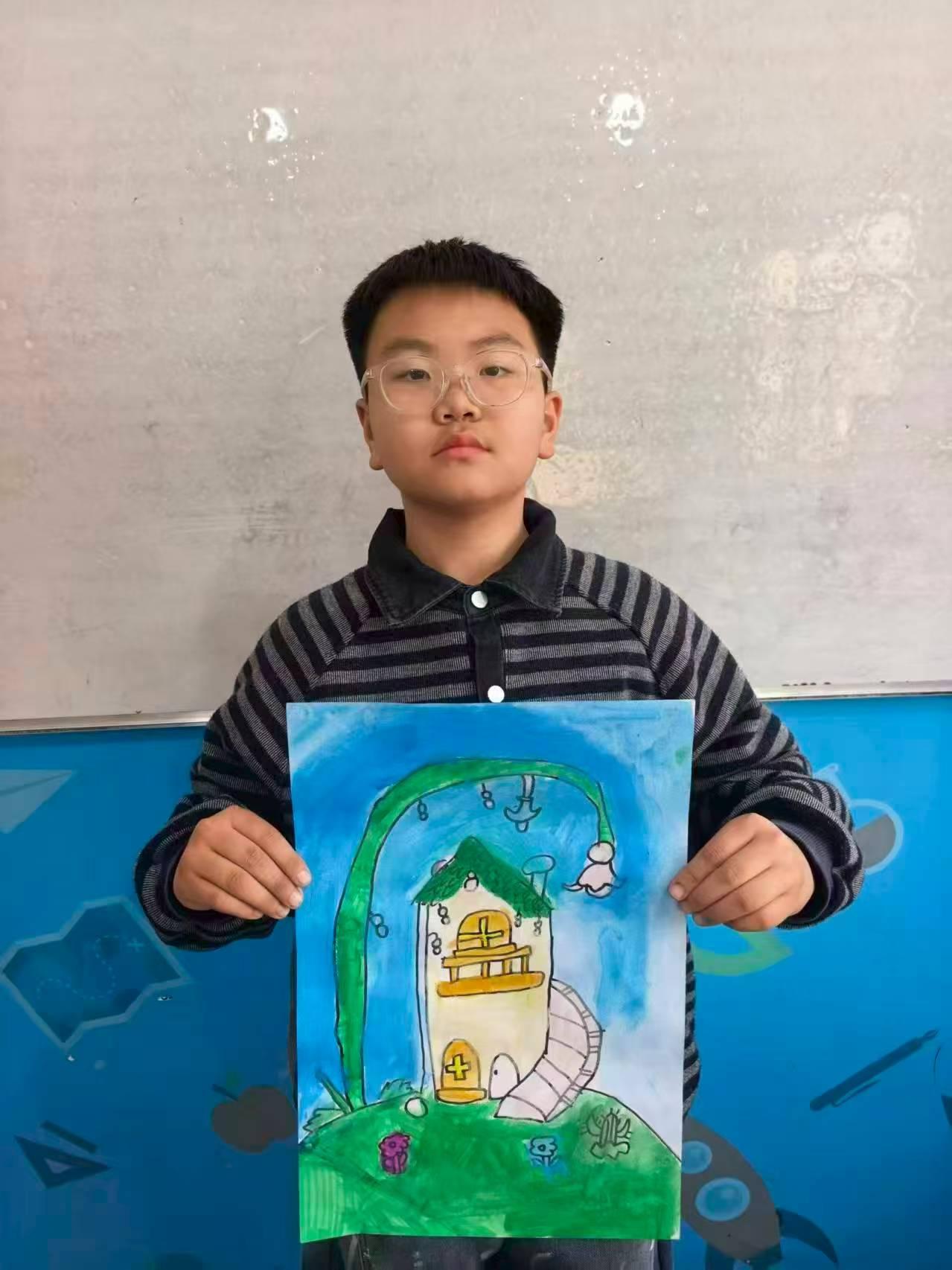 萌娃展示创意画作，童趣满满！🎨👶🏻