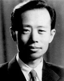 顾谦——生于1924年，宁夏银川人。
顾谦，1953年由北京电影学校毕业后分配到